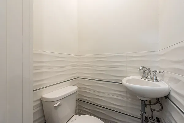 Rented by Nooklyn NYC LLC | media 57