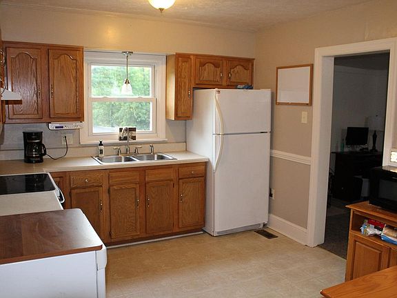 4th image of 1048 Tipton Ave SE