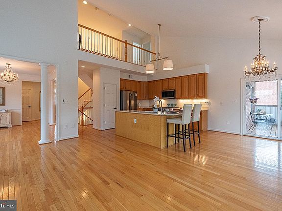 3rd image of 158 N View Cir