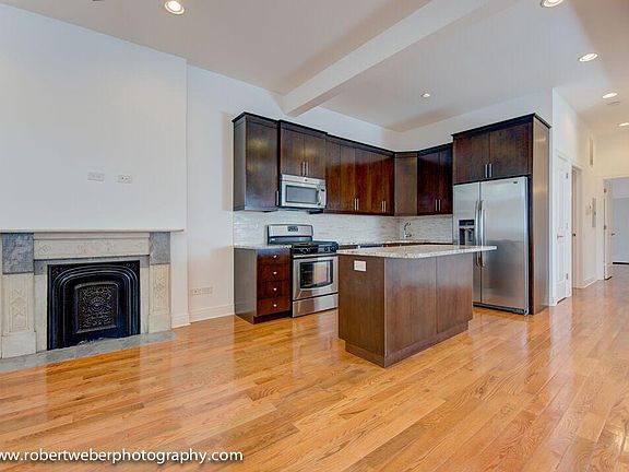 3rd image of 520 N Ashland Ave #1