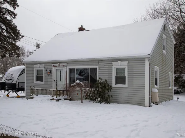 4975 Comstock St, Commerce Township, MI 48382