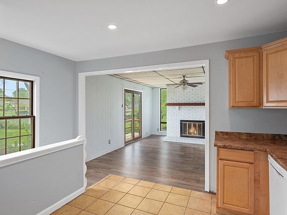 2nd image of 7152 Winona Ave