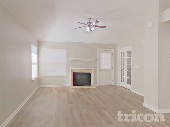 3rd image of 136 Westport Dr