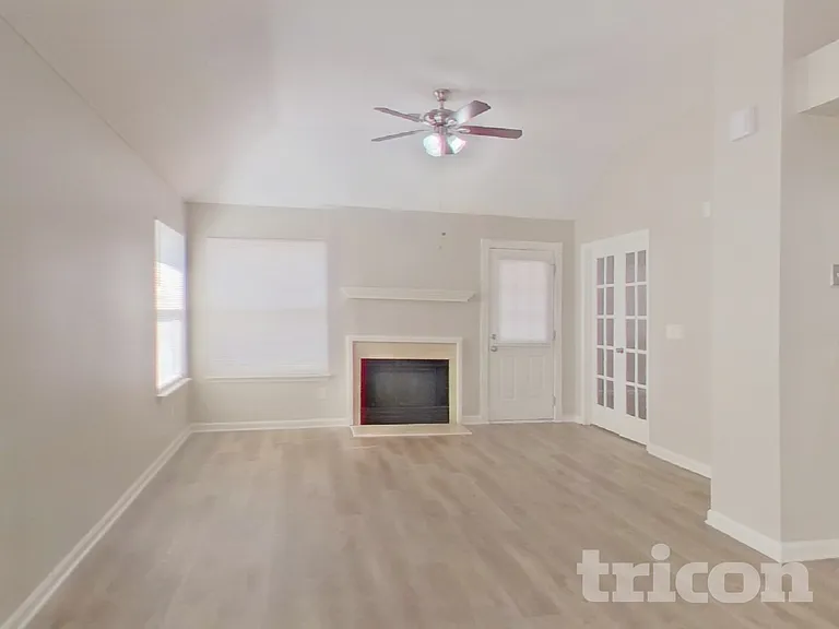136 Westport Dr — Photo 3