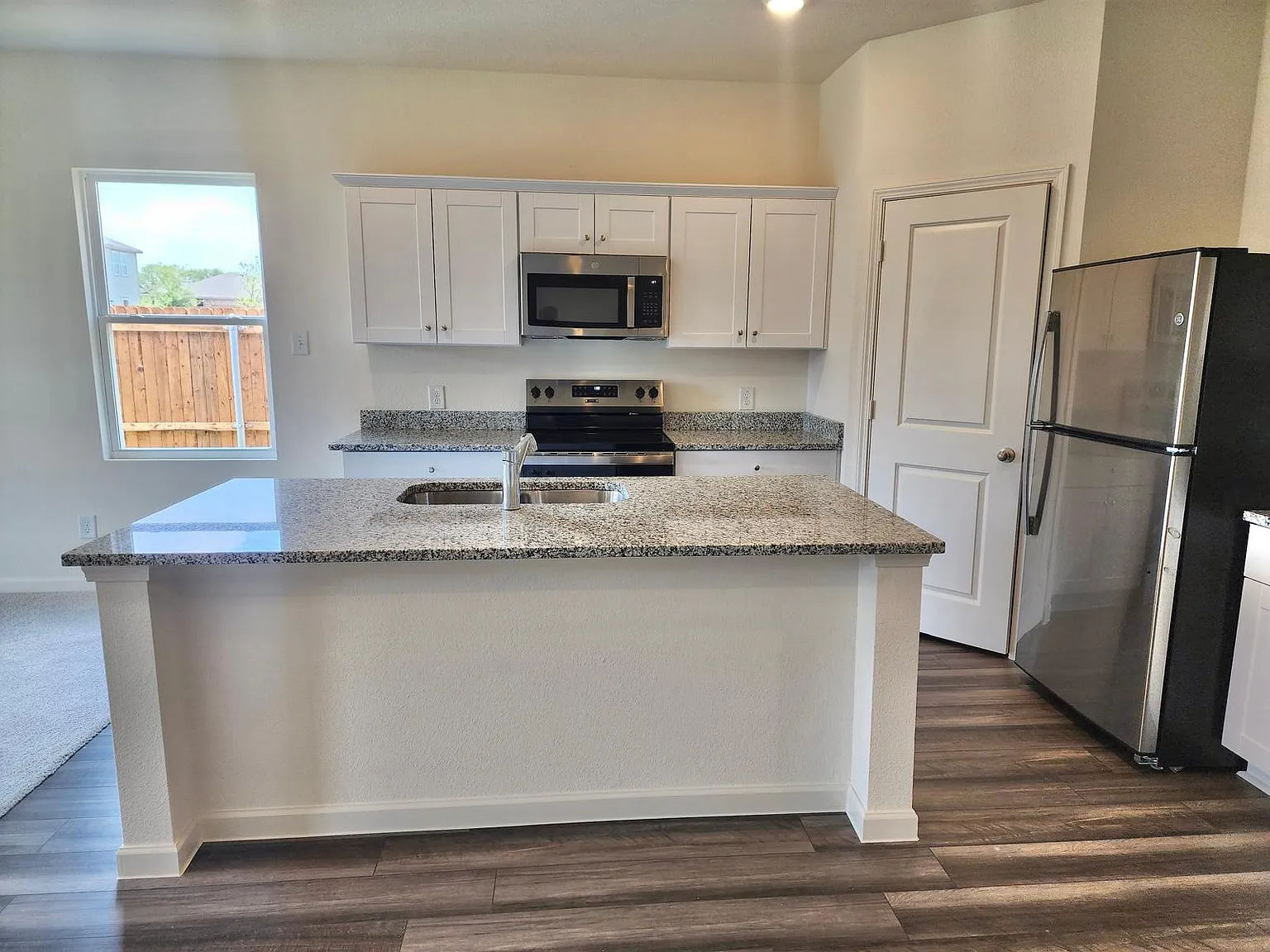 3 bed, 1662 sqft, $2,200 — Photo 4