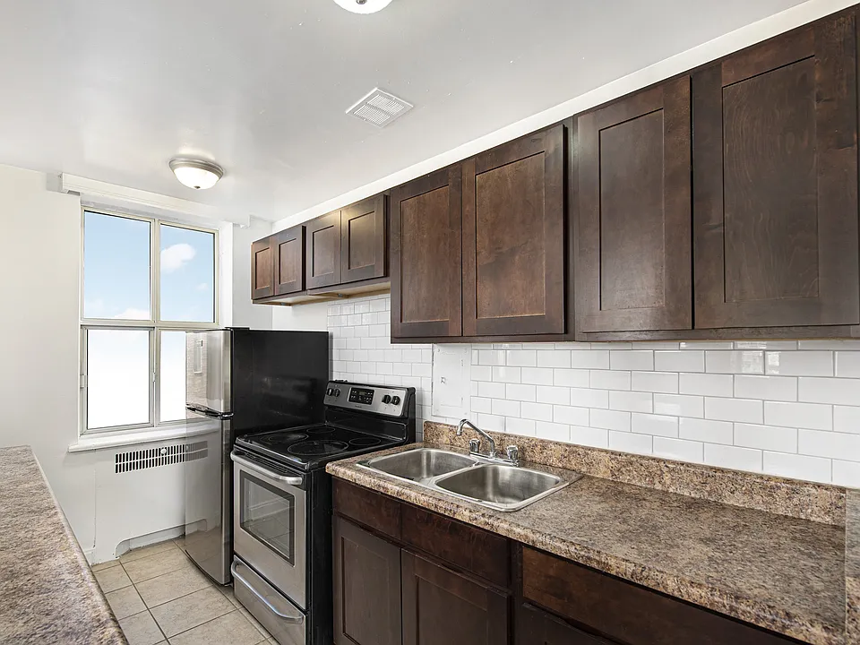 64 Saint Clair Ave W