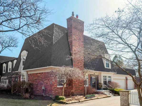 21940 Shorepointe Ln, Saint Clair Shores, MI 48080