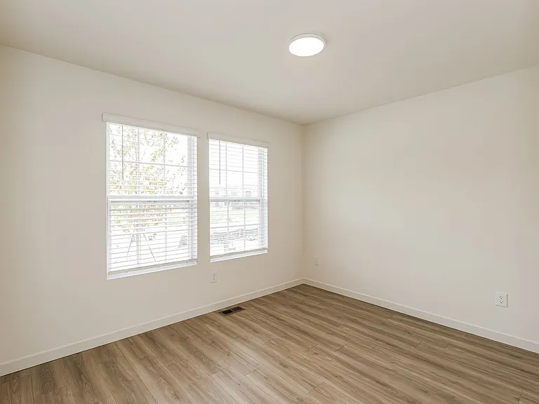 1910 Constantine Ct — Photo 14