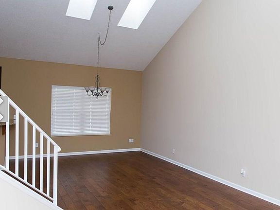 4th image of 2104 W Park Dr #2104