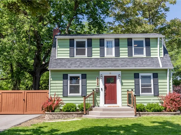 3938 Lower Beaver Rd, Des Moines, IA 50310