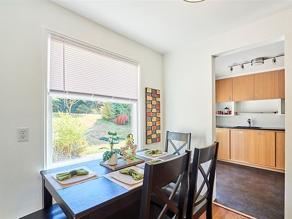 Dining room.