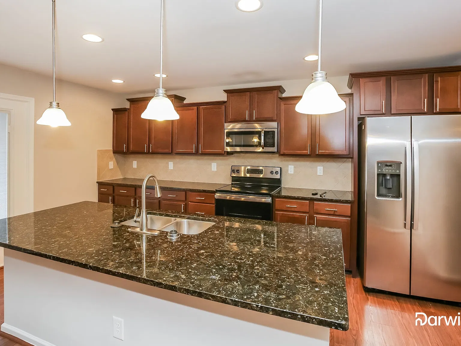 4 bed, 2.5 bath, 2508 sqft, $2,325 — Photo 3