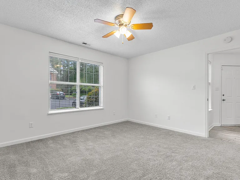 Skyside Landing Apartments — Photo 46