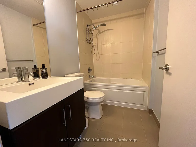35 Brian Peck Cres #1020 — Photo 14