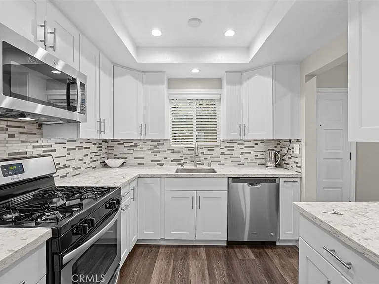 545 E Cypress Ave #F — Photo 11