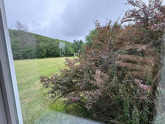 5th image of 12 Pine Drive