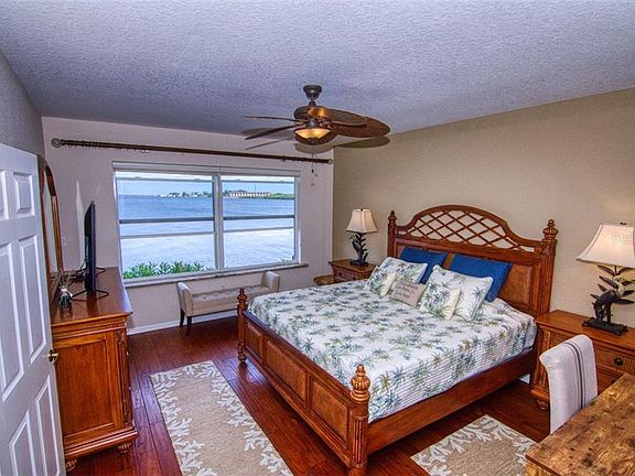 3rd image of 200 Harbor Walk Dr #1