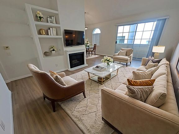 3rd image of 922 N Croft Ave APT 203