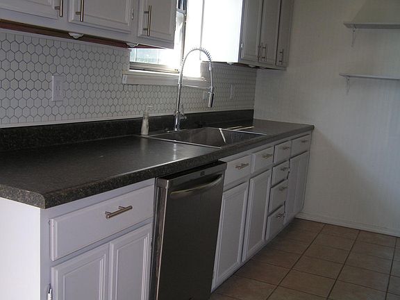 4th image of 200 Hilltop Dr