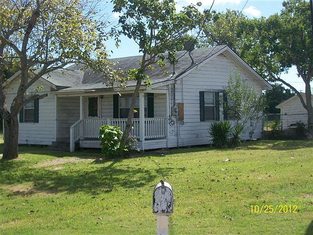 2nd image of 1121 N Avenue I