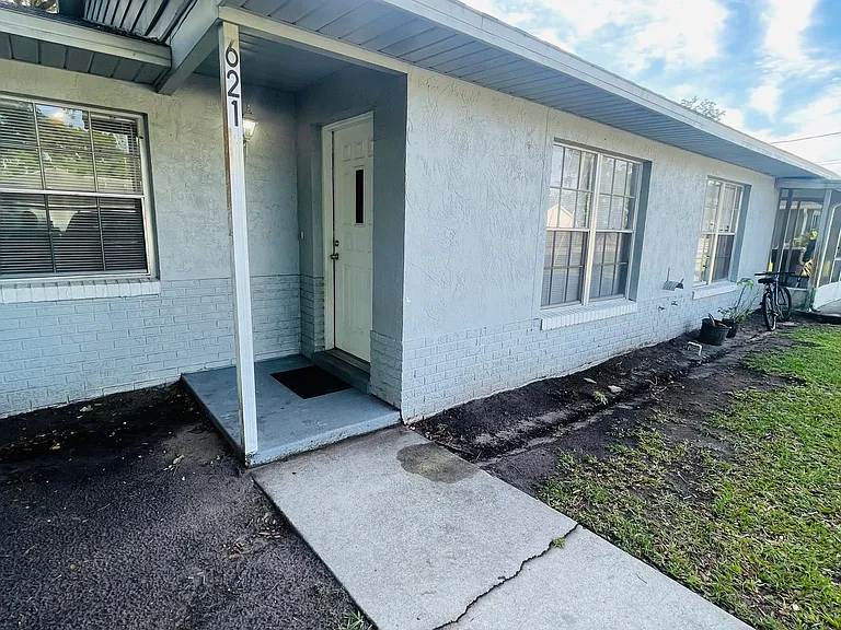 621 California Ave — Photo 1