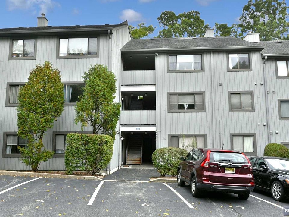 1st image of 214 Cypress Ct