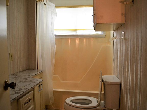 3rd image of 105 Dolly Dr