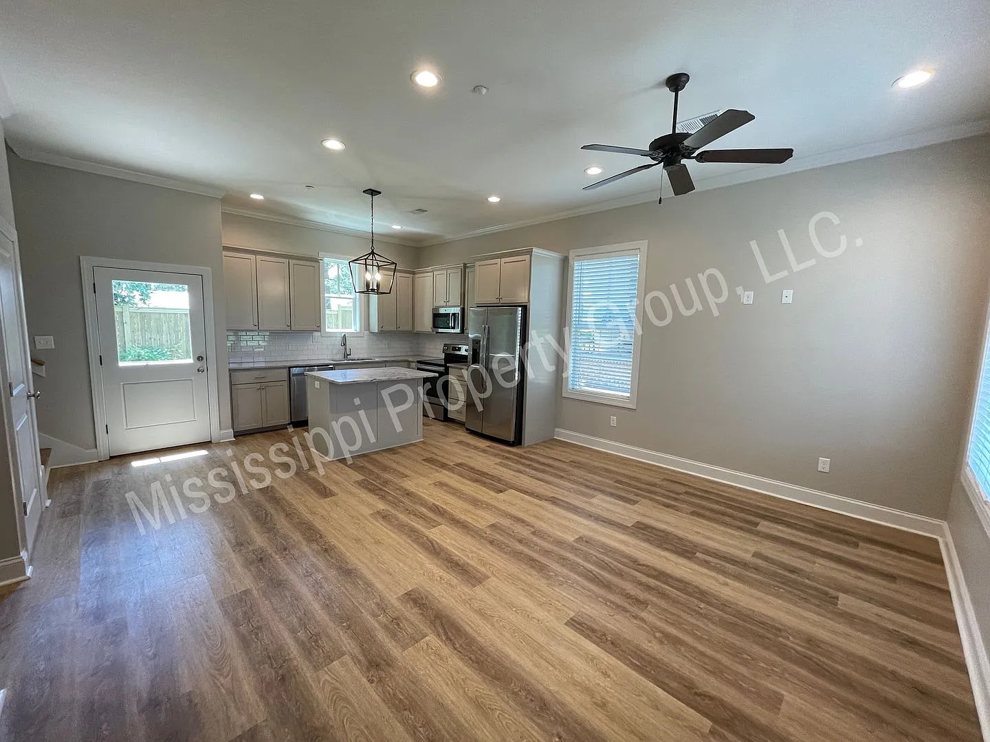2br/2ba For Rent — Photo 2