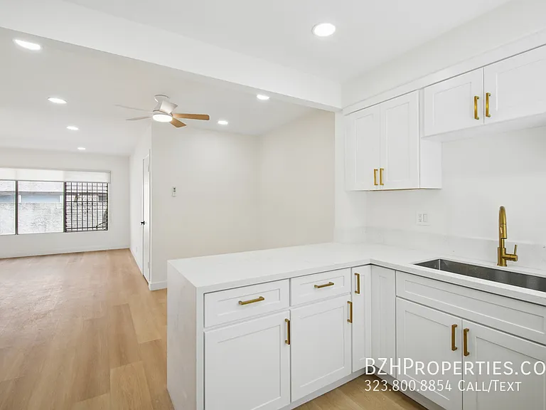 919 S Sherbourne Dr #1C — Photo 4