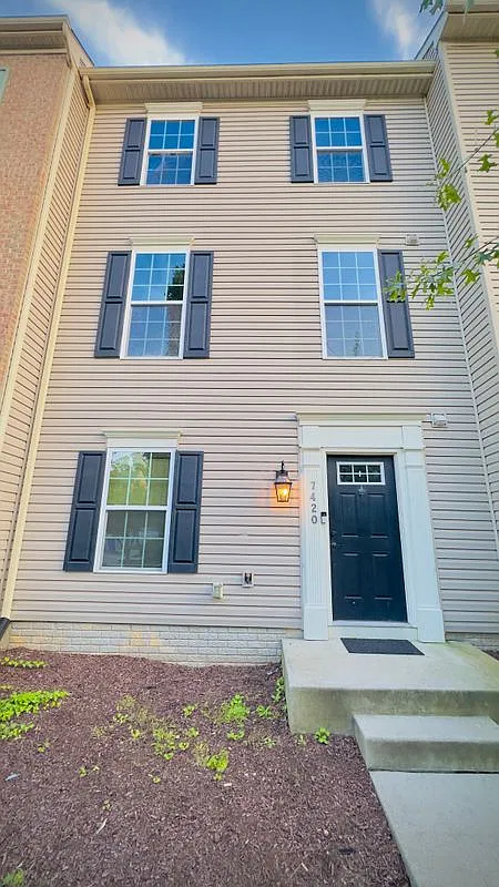 4 bed, 3.0 bath, 2140 sqft, $3,400 — Photo 1