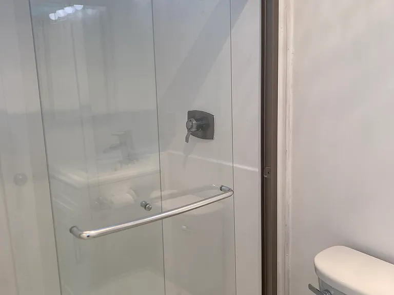 15 Ironsides St #4 — Photo 9