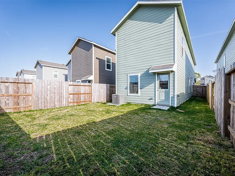 21458 Carosella Dr — Photo 38