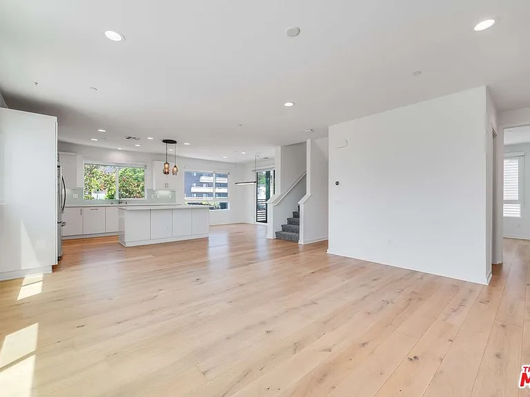 4320 Eagle Rock Blvd #1 — Photo 2