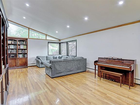 4th image of 23 Sherwood Ridge Road