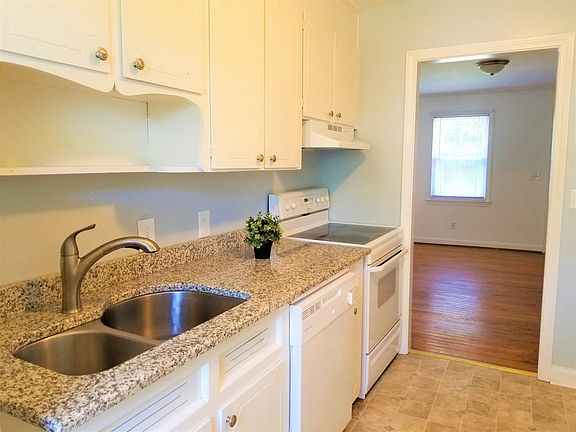 3rd image of 104 Monaview Cir #B