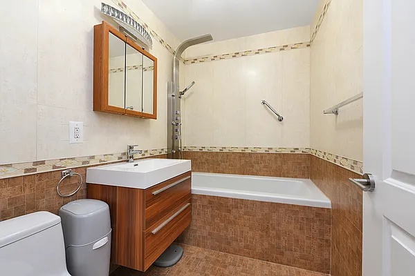 Rented by Winzone Realty Inc | media 28