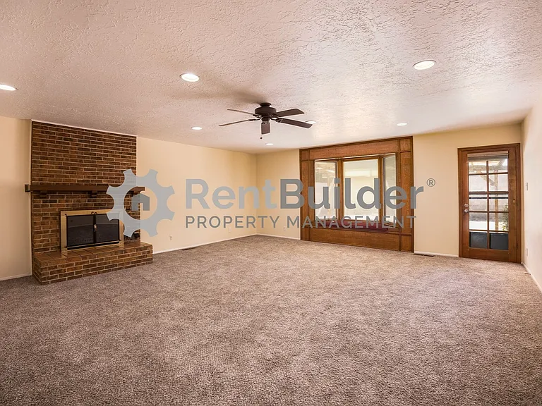 6504 Loftus Ave NE — Photo 5