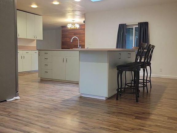 3rd image of 3008 Catalina Dr SE