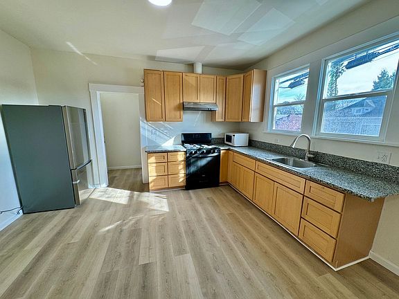 2nd image of 849 Santa Clara Ave #A