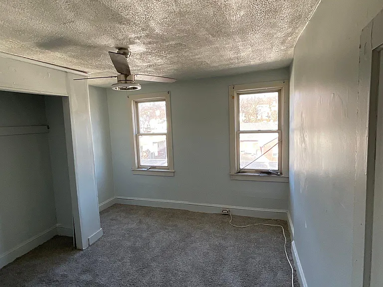710 W Laurel Blvd — Photo 4