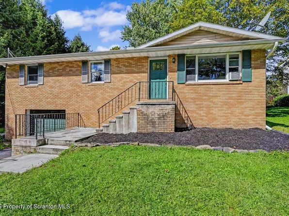 821 Scott Rd, Clarks Summit, PA 18411