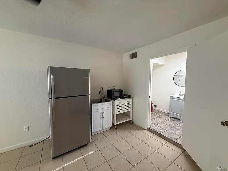 723 N Musgrove Ave #B — Photo 5