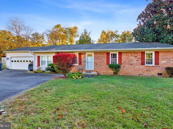 6 Linwood Ct, Fredericksburg, VA 22405
