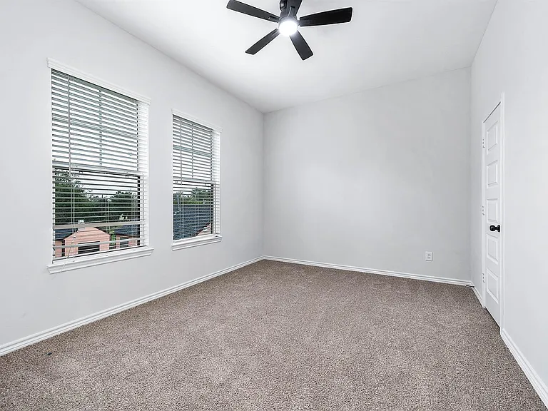 2716 Spence St — Photo 22
