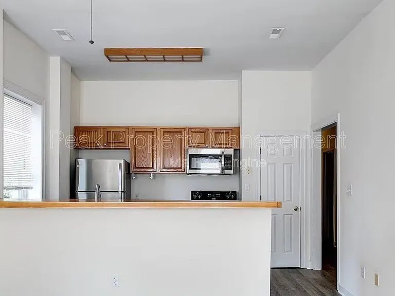 300 W Clay St — Photo 3