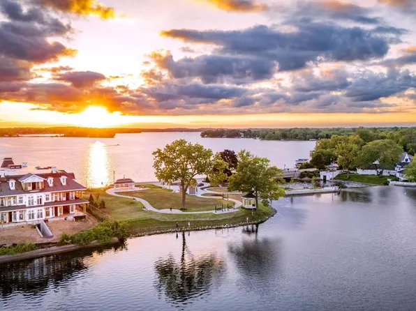 503 N Lake ROAD #5, Oconomowoc, WI 53066