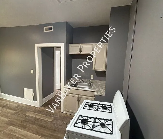 3498 Bosworth Rd #10 — Photo 3