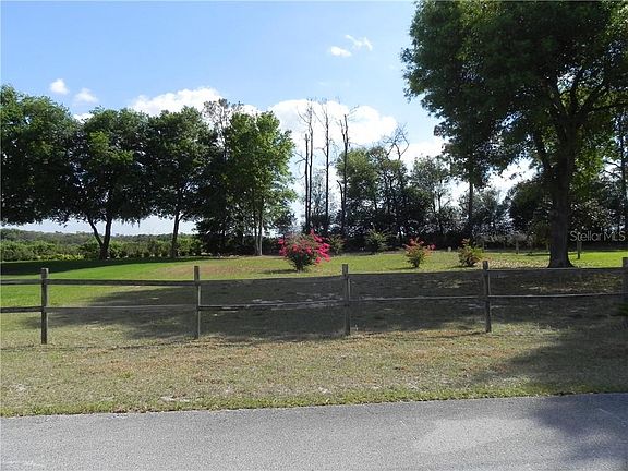3rd image of E Park Ln