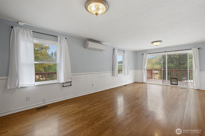 5th image of 4125 Tracyton Beach Road NW