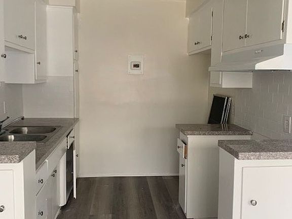 3rd image of 327 S Alexandria Ave APT 2